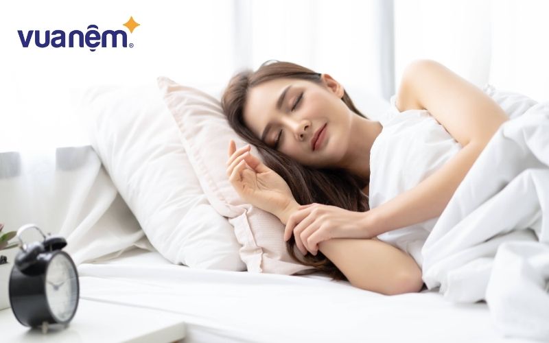 Không nên nằm gối quá cao
