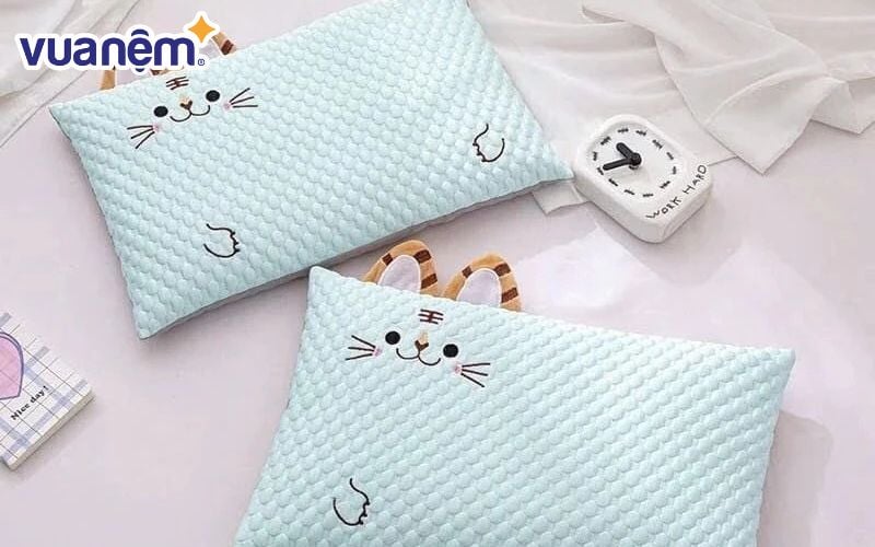 Mẫu gối băng lụa cho bé