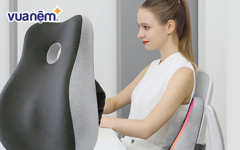 Gối chống gù đã giúp dân văn phòng cải thiện sức khỏe xương khớp