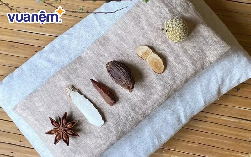 Gối thảo dược chườm nóng hoặc chườm lạnh còn tùy theo nhu cầu sử dụng của mỗi người