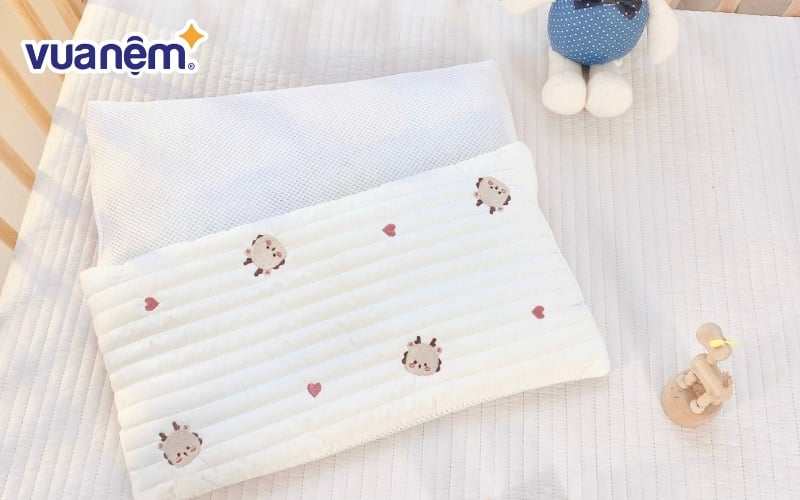 Gối giúp giữ cho bé dễ chịu khi ngủ, bất chấp thời tiết nóng lạnh