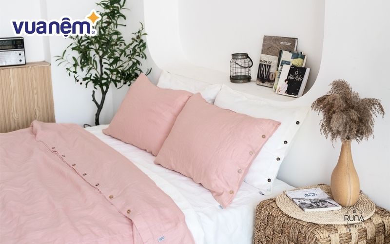 Gối ngủ màu hồng