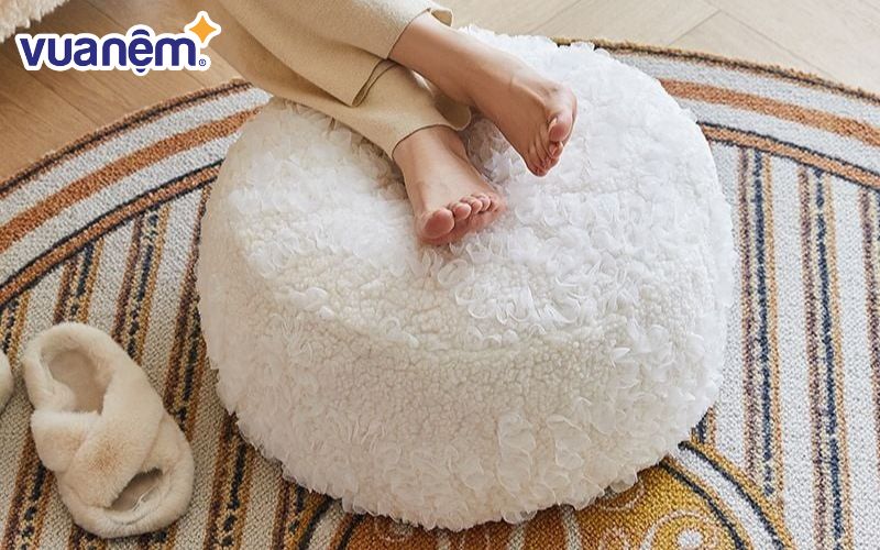 Mẫu gối hình tròn dệt hoa phồng Pouf