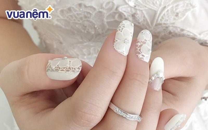 Chọn mẫu nail phù hợp giúp cô dâu nổi bật trong buổi lễ