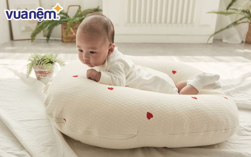 Cha mẹ cần lưu ý những tác hại của gối chống trào ngược