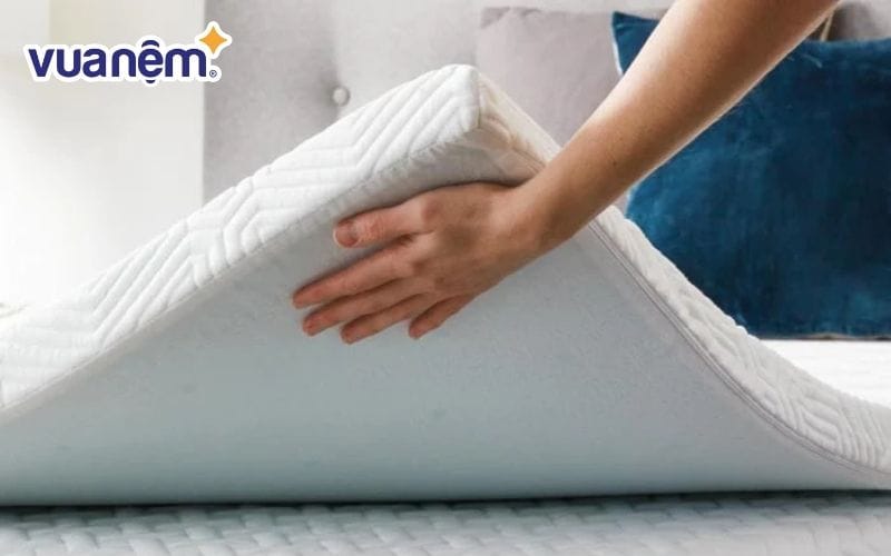 Lưu ý đến độ cứng mềm của topper nệm 10cm để giấc ngủ thoải mái