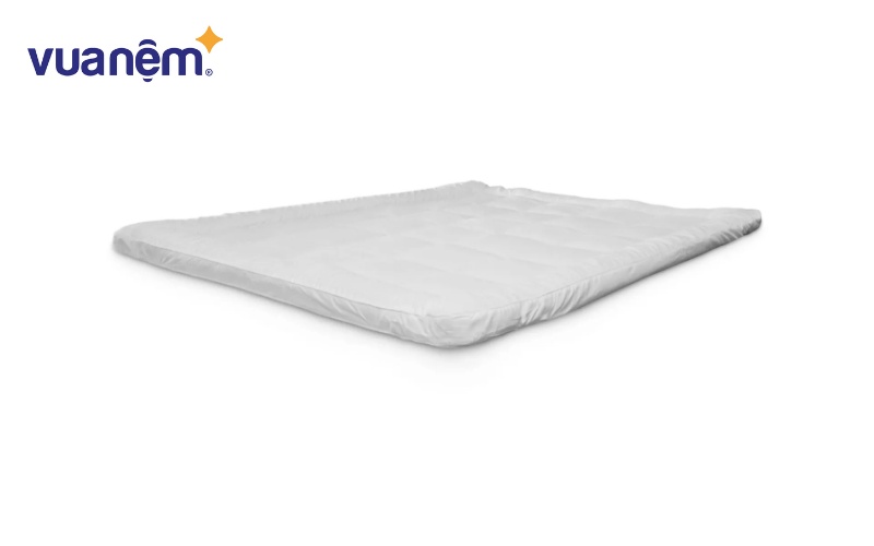 Khi trải lên giường, topper tăng thêm độ êm ái và tạo cảm giác thư giãn cho người nằm