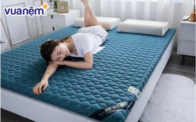 Topper Đông Nam Á