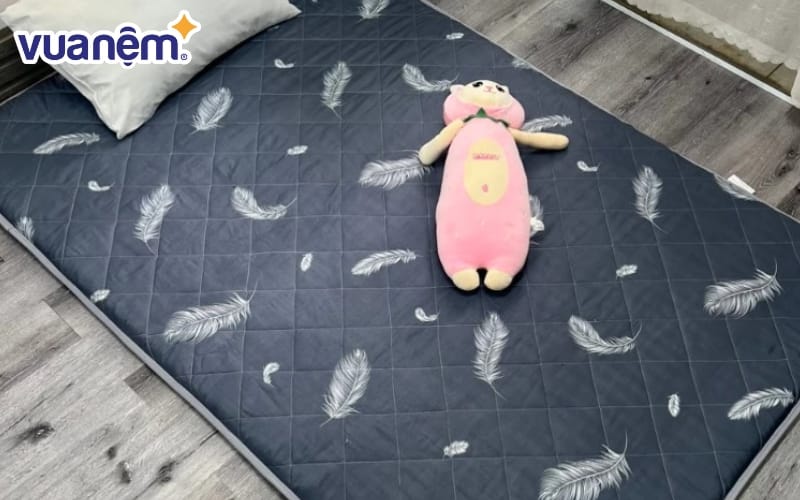 Topper TAKARA là một sản phẩm được đánh giá cao nhờ thiết kế hiện đại và chất liệu an toàn cho sức khỏe.