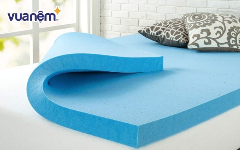 Topper Zinus gel mát 3in với bề mặt foam hoạt tính