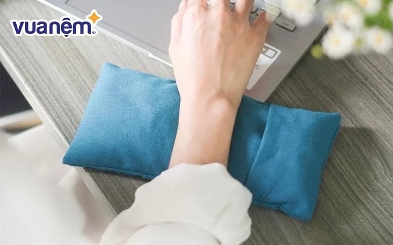 Túi chườm thảo dược giúp cơ thể phục hồi đau nhức nhanh chóng