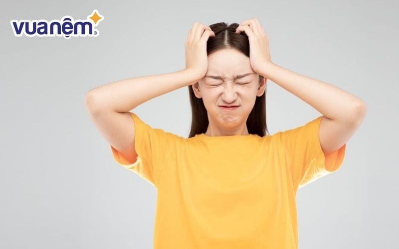 Ngủ ít khiến ngoại hình giảm sút và tâm trạng dễ cáu gắt