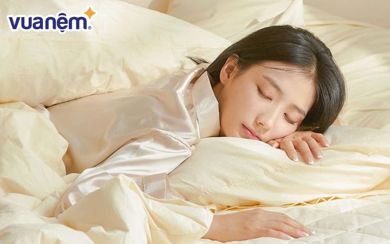 Nếu nệm quá cứng hoặc quá mềm, cột sống có thể bị lệch khi ngủ, dẫn đến tình trạng đau lưng và khó chịu khi thức dậy.