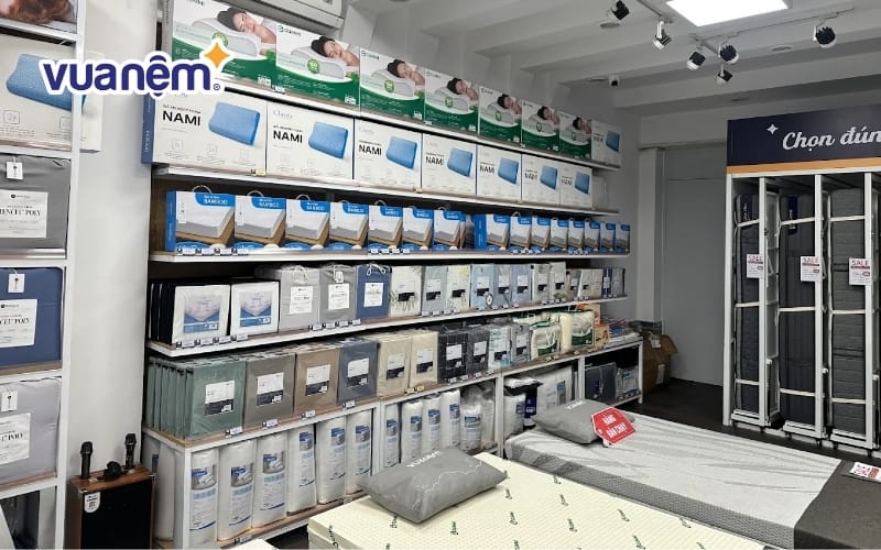 Không gian mua sắm tại cửa hàng Vua Nệm ở Đà Lạt