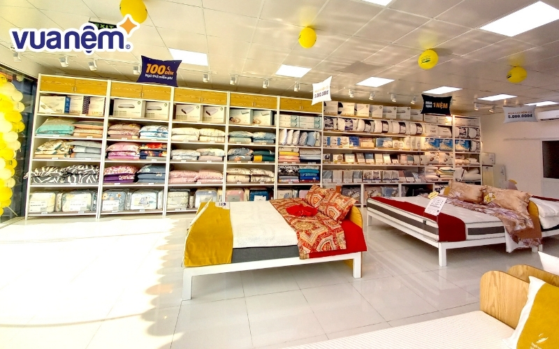 Không gian mua sắm tại cửa hàng Vua Nệm ở Dĩ An