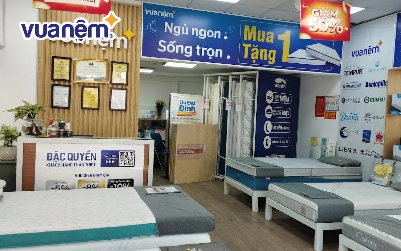Không gian mua sắm tại cửa hàng Vua Nêm ở Phú Thọ