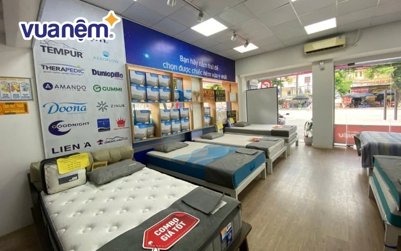 Không gian mua sắm tại cửa hàng Vua Nêm ở Phú Thọ