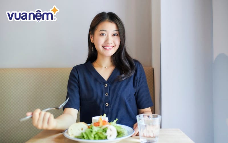 Khi mẹ hấp thụ tốt dinh dưỡng, bé cũng nhận được nguồn sữa mẹ chất lượng hơn