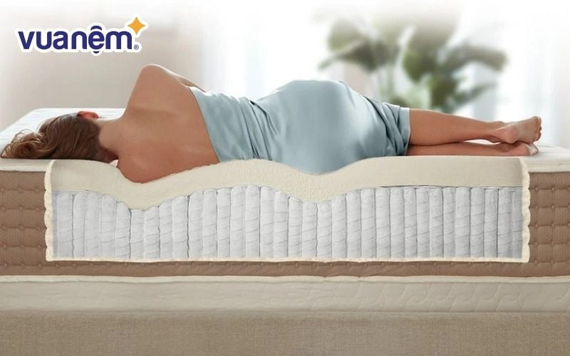 Một chiếc nệm phù hợp giúp duy trì cột sống thẳng