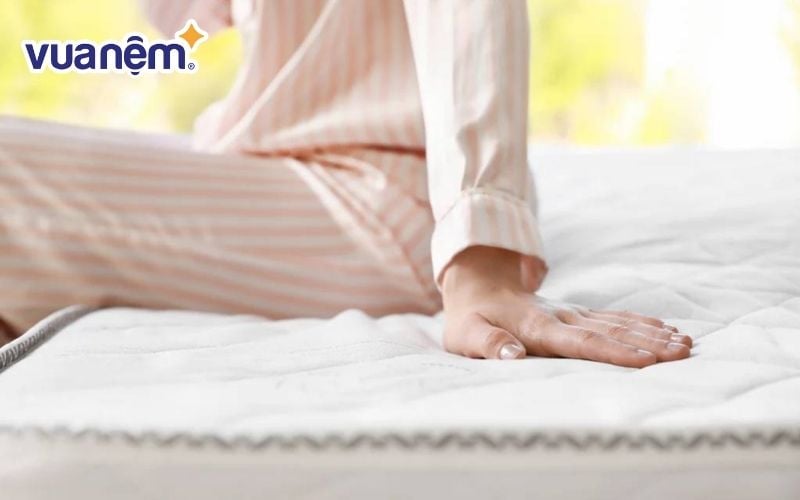 Nệm quá cứng khiến cơ thể đau nhức khi nằm