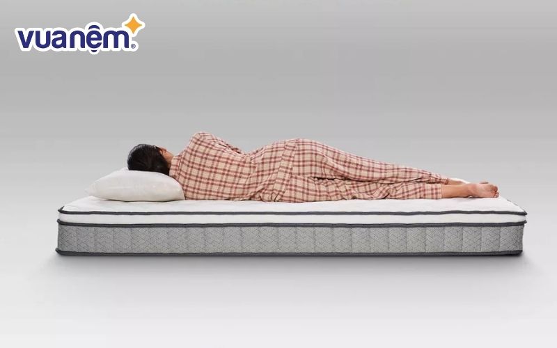 Người quen nằm nghiêng nên chọn nệm đàn hồi tốt, không quá cứng hoặc mềm