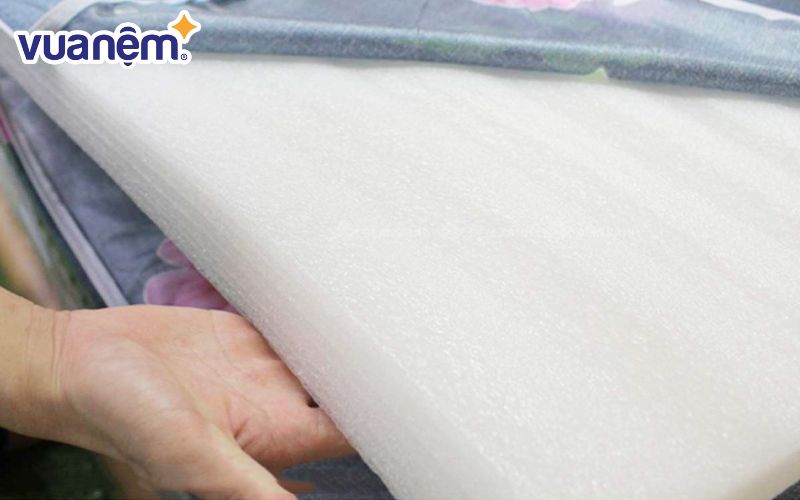 Đệm giá rẻ phù hợp với những khách hàng chỉ cần một tấm nệm cơ bản để sử dụng