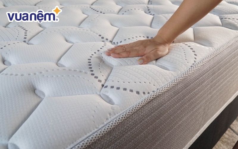 Nệm quá cứng khiến cơ thể đau nhức khi nằm