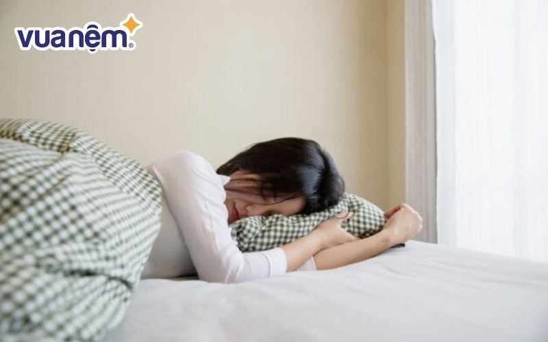 Việc nằm trên nệm cứng có thể khiến máu lưu thông kém ở các điểm tì đè