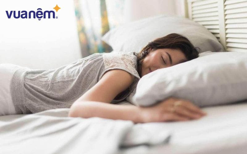 Ngủ sấp là tư thế ít được khuyến khích