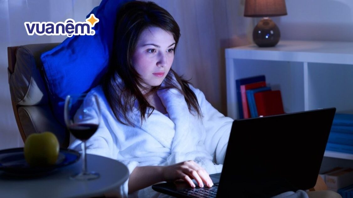 ngủ muộn có tác hại gì