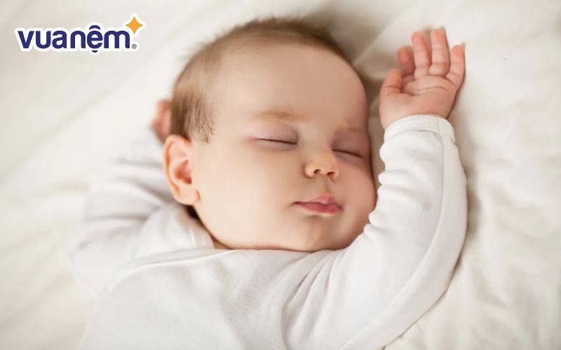 Trẻ sơ sinh ngủ nhiều để hoàn thiện các chức năng cơ thể