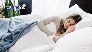 Ngủ sai tư thế bị đau lưng: Nguyên nhân và cách khắc phục