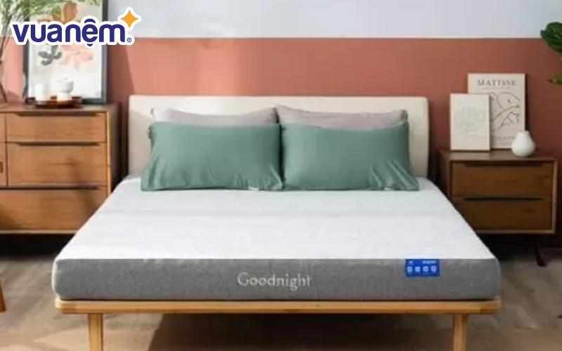 Nệm foam Goodnight Hachi dày 15cm, giúp giảm áp lực hiệu quả.