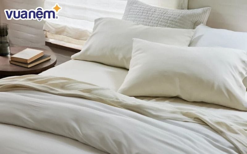 Ngoài ra, hãy chọn mua vỏ gối thoáng mát nữa nhé!