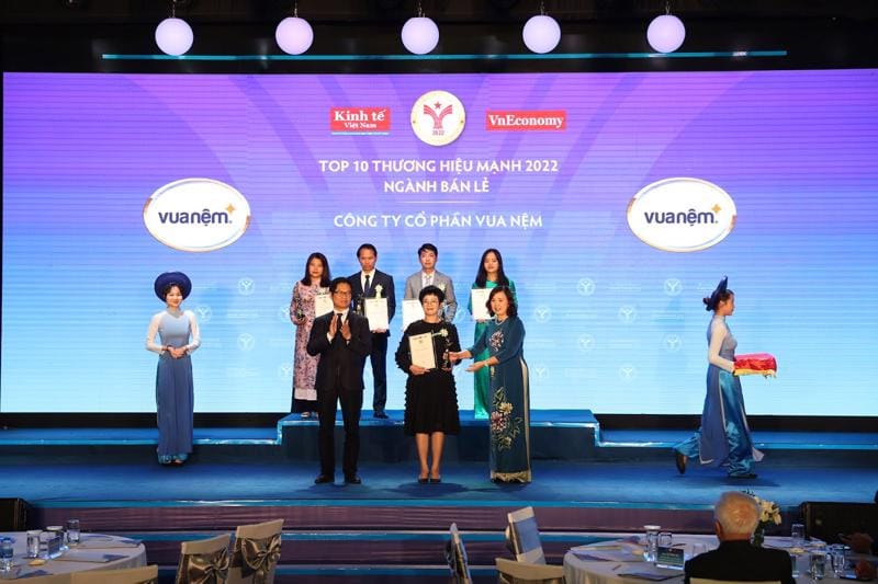 Vua Nệm vinh dự lọt Top 10 Thương hiệu mạnh Việt Nam Ngành bán lẻ năm 2022