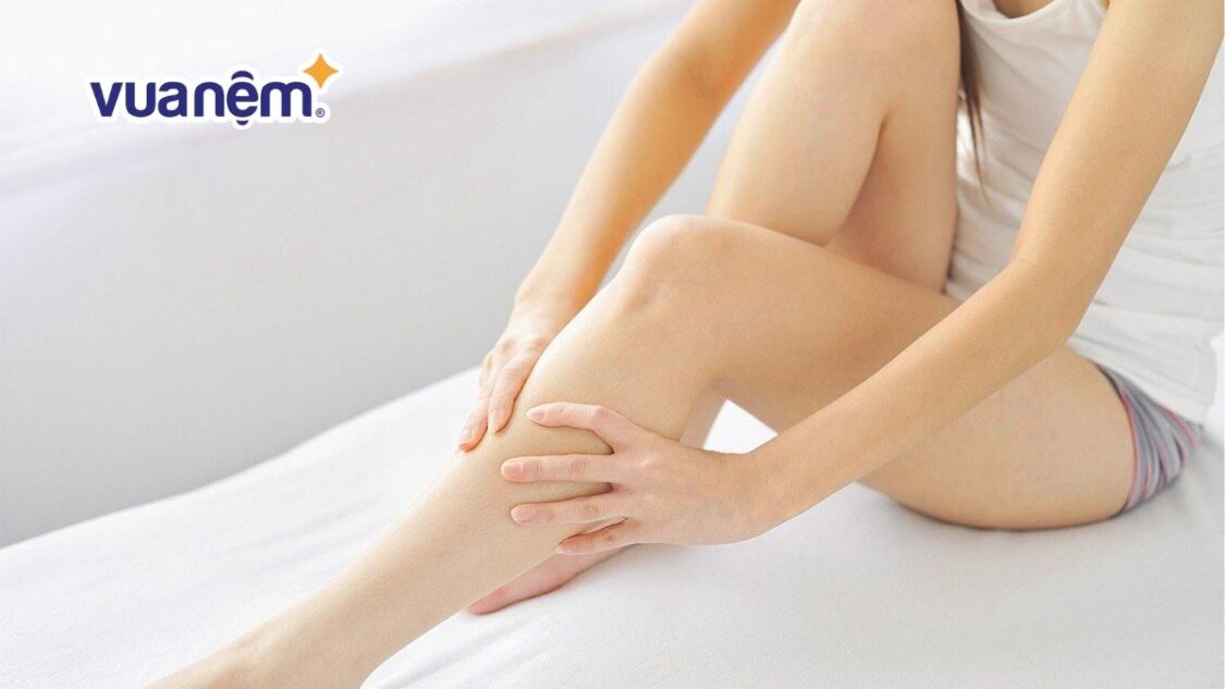 tư thế nằm ngủ giúp chân thon gọn