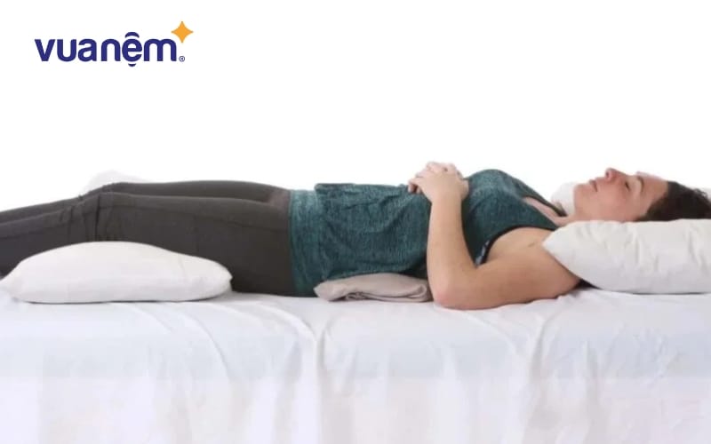 Tư thế nằm ngửa đúng cho người thoát vị đĩa đệm