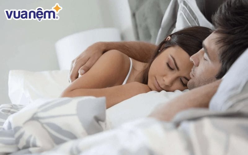 Tư thế ngủ báo hiệu trạng thái của mối quan hệ