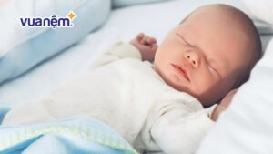 Điều cha mẹ cần biết: Tư thế ngủ của trẻ sơ sinh theo tháng