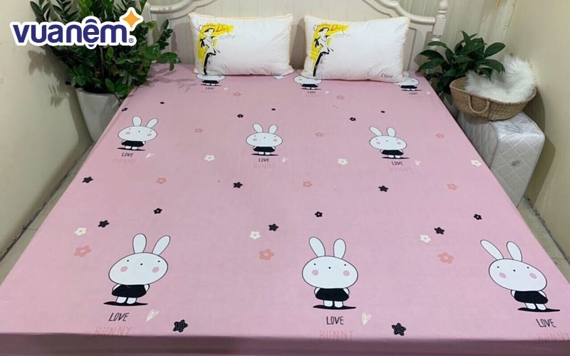 Cách bảo quản nệm cao su đúng cách là sử dụng ga trải giường