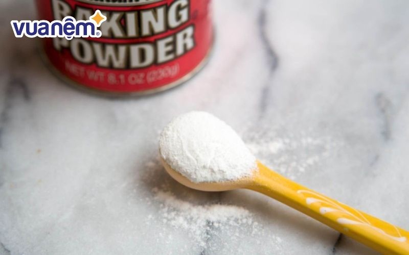 Baking soda được sử dụng phổ biến để loại bỏ vết máu