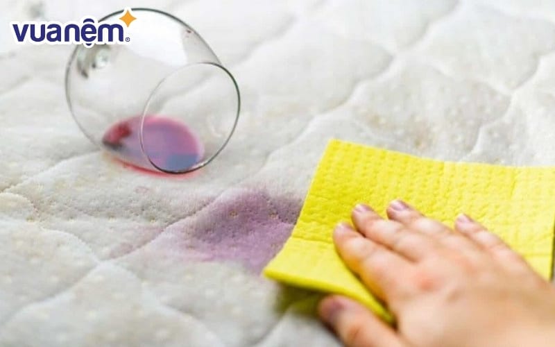 Phương pháp vệ sinh vết bẩn do đồ uống