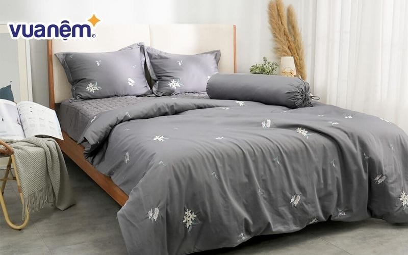 Chọn màu chăn ga gối cho người già