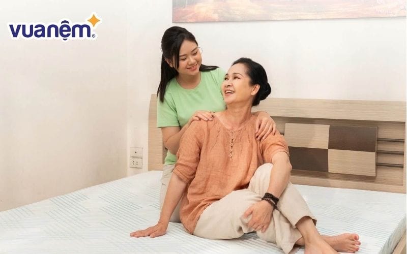 Chọn nệm cao su cho người già