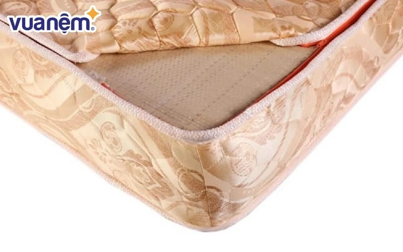 Bao bọc xung quanh các lõi lò xo là các lớp lót nệm
