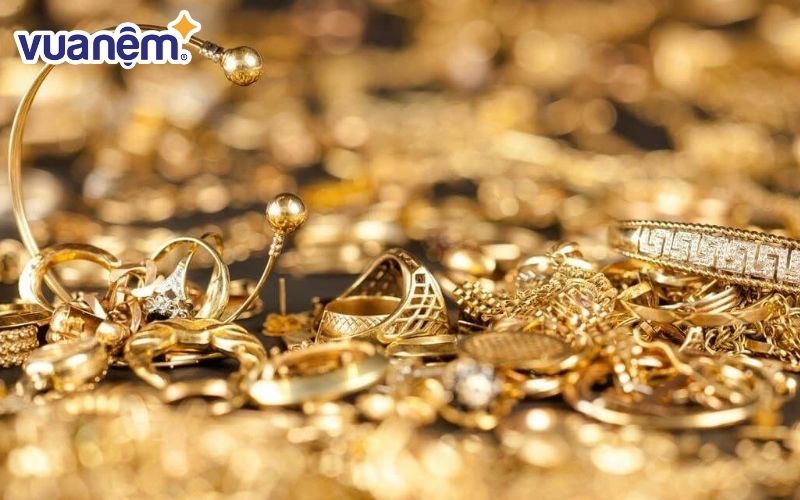 Mệnh Kim tượng trưng cho kim loại trong vũ trụ.