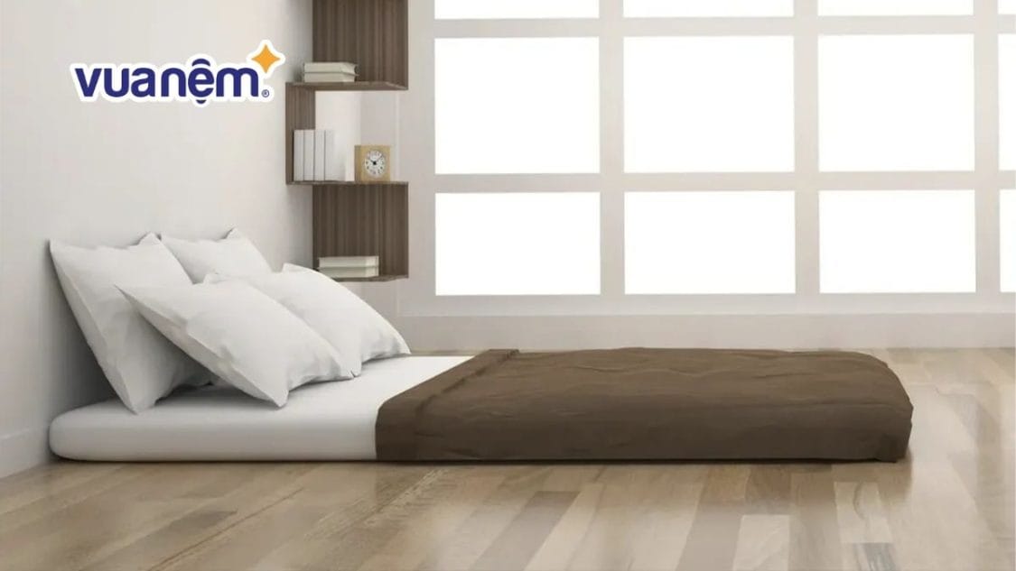 nằm đệm dưới đất