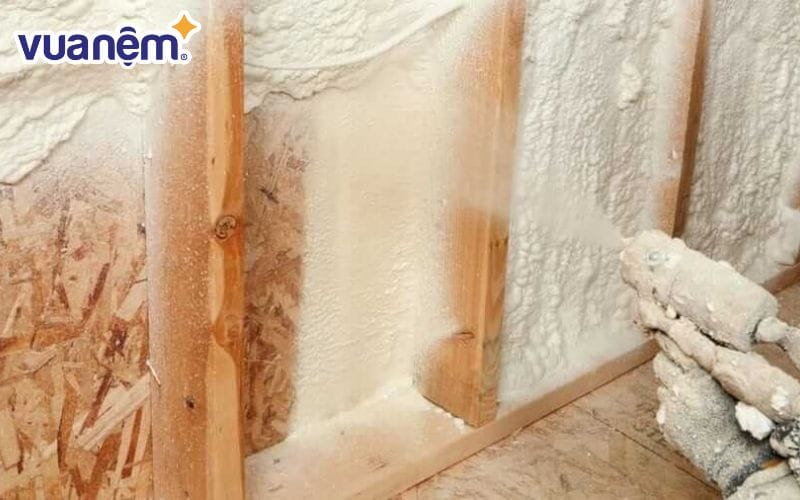 Foam được sử dụng để lấp đầy khe hở của tường hoặc làm vật liệu cách nhiệt