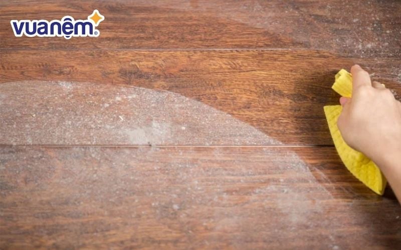 Sàn nhà là nơi tích tụ ẩm mốc, vi khuẩn