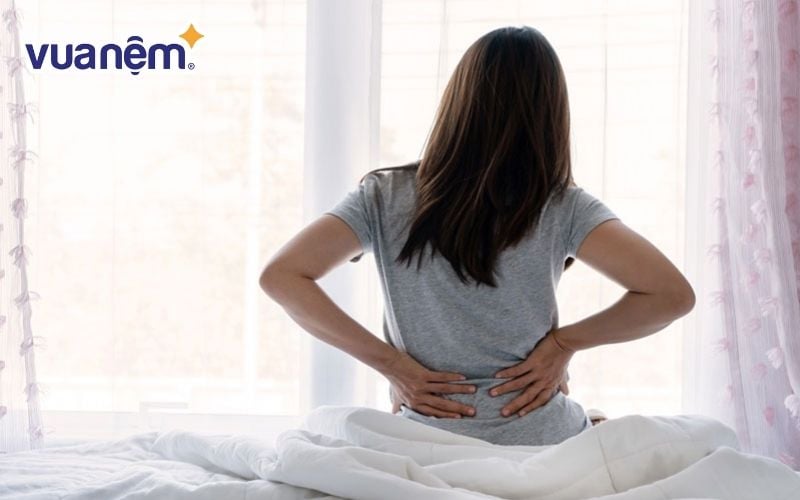 Sàn nhà cứng khiến cơ bắp đau nhức khi ngủ dậy
